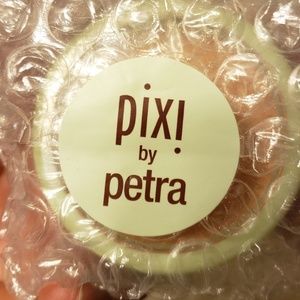 New Pixi By Petra Glow Y Powder